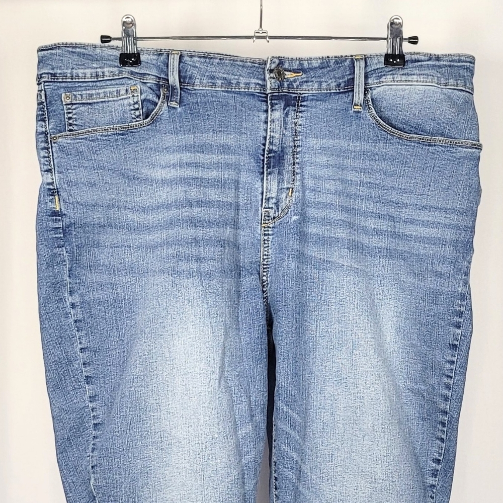 Levi Strauss Signature Mid Rise Capri Jeans Womens Size 18 W34 Cuffed Stretch - Picture 7 of 8